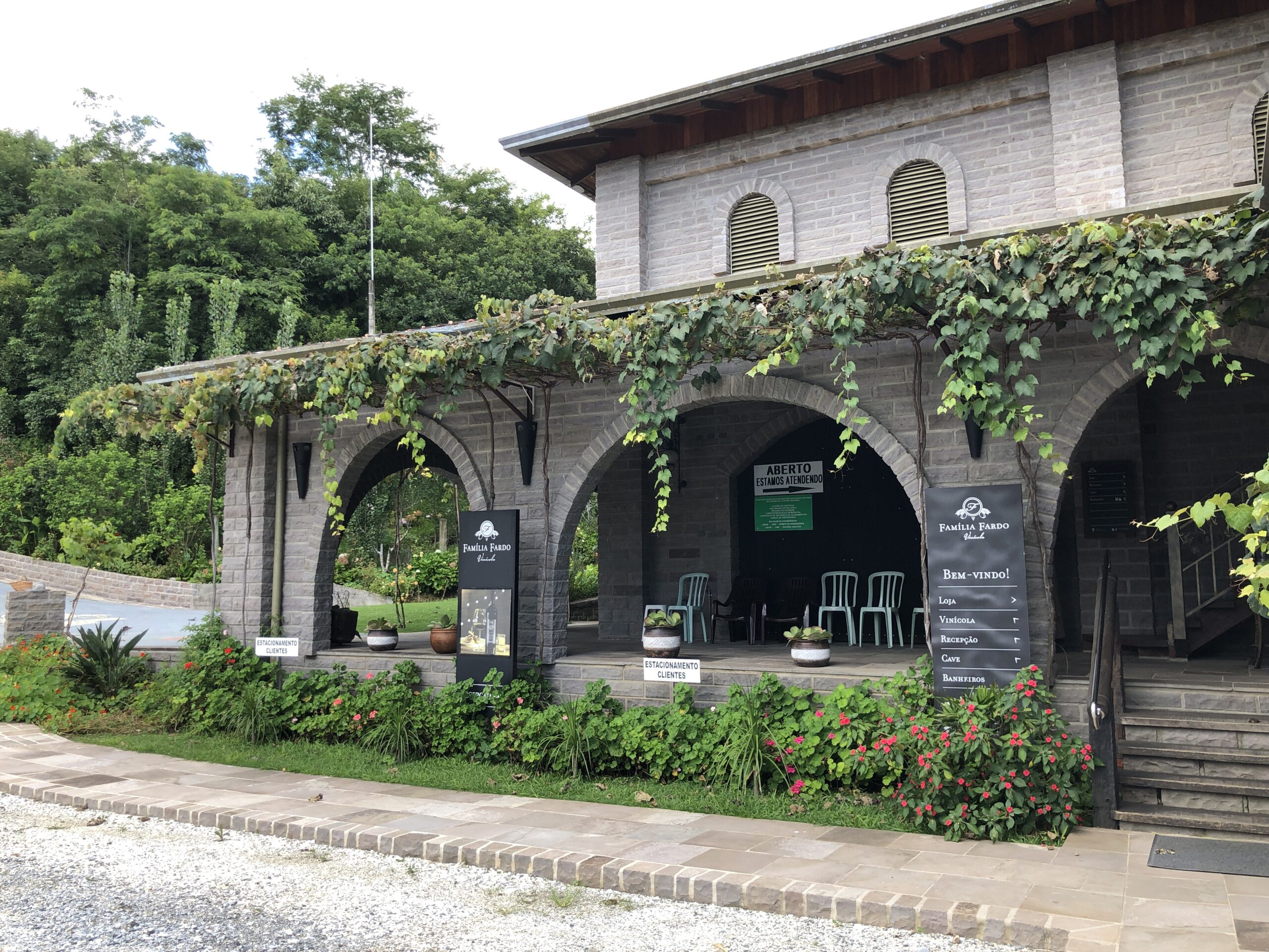 Entrada Vinícola Família Fardo