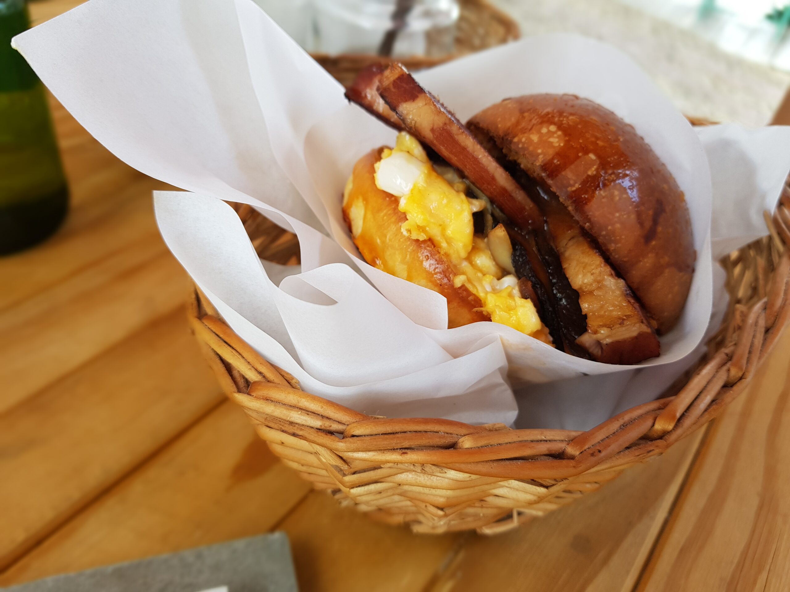 Sanduiche no brioche da Maça Padaria Brasileira